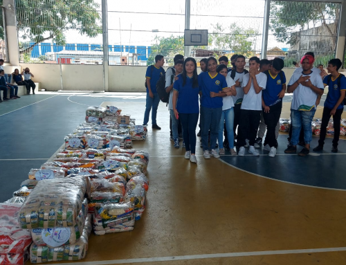 Lacc recebe doação de meia tonelada de alimentos de alunos da Escola Estadual Prof. Octávio Mourão